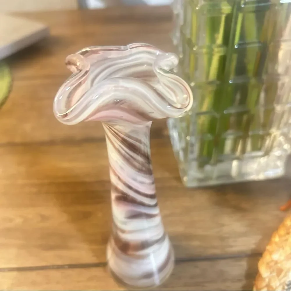 small Swirled Glass Vase ruffle top